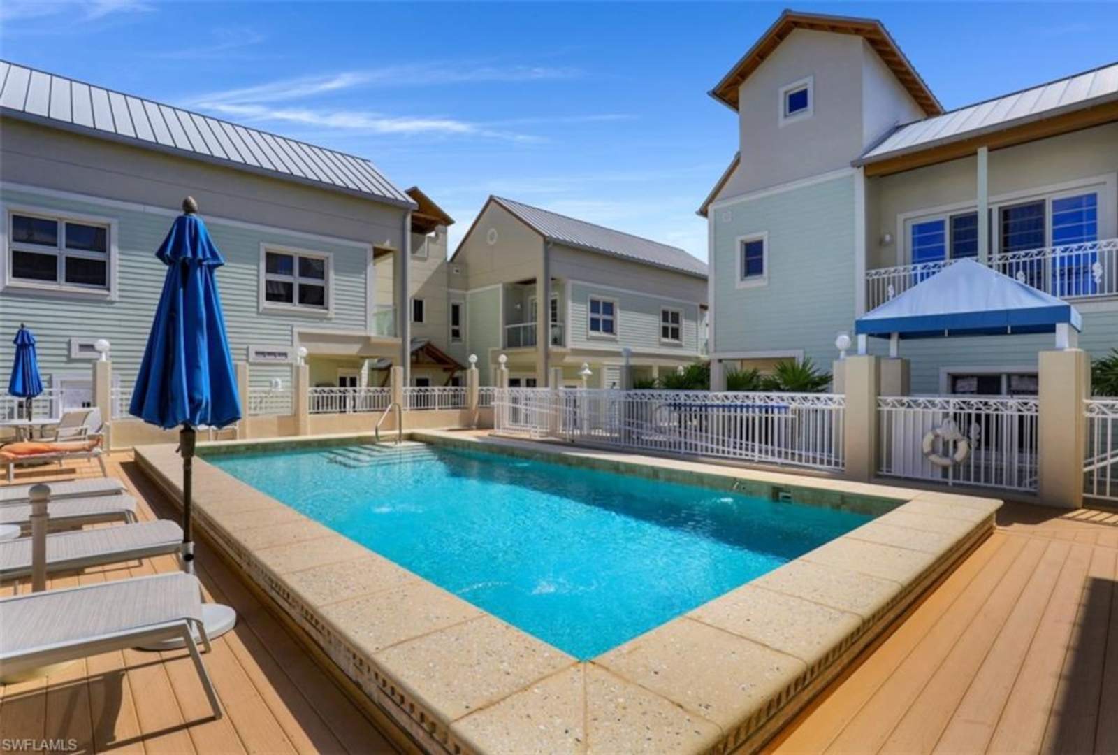 Olde Naples Seaport Swimming Pool